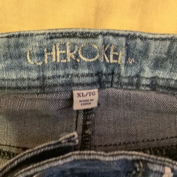 Shorts - Picture 3 of 3